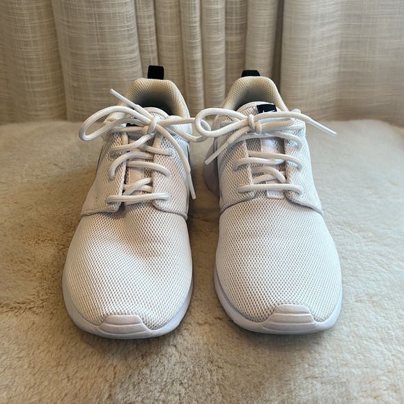 White Nike Roshe Run’s - Picture 2 of 4